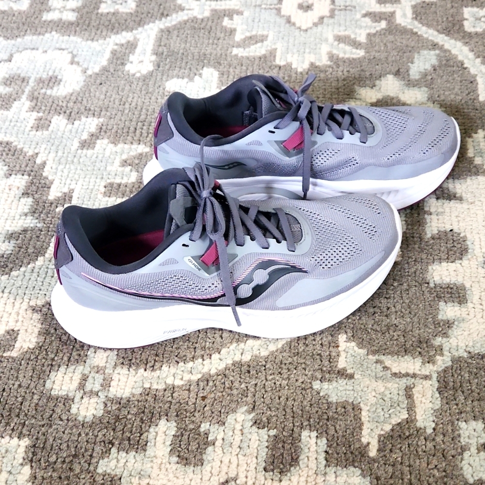 Saucony sneakers 9.5